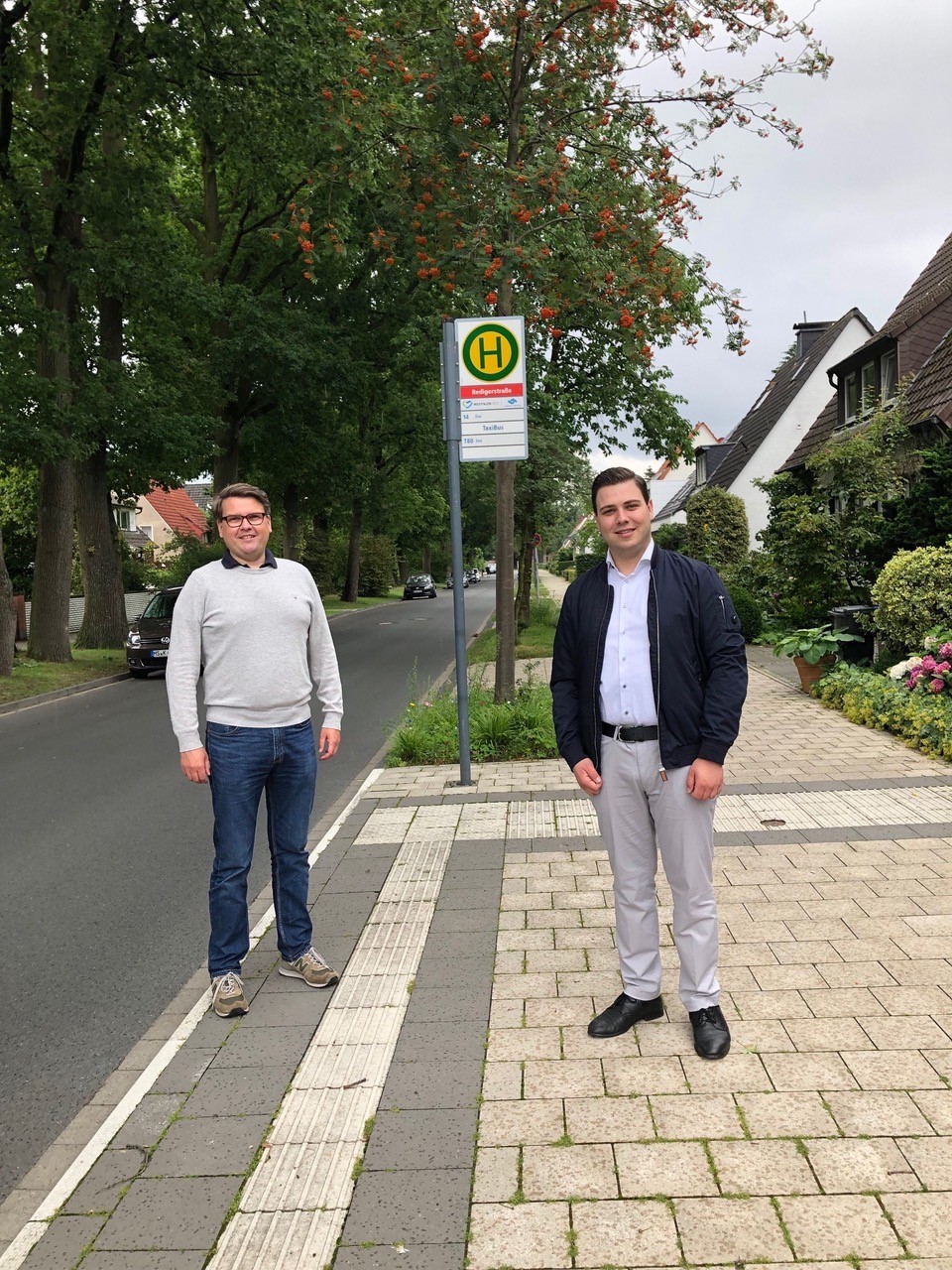 In der Redigerstraße auf der Sentruper Höhe wird oft zu schnell gefahren. CDU-Ratsherr Tobias Jainta (links) und sein Kollege Nicholas Reuting wollen die konsequente Beachtung von Tempo 30.